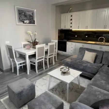 Lägenhet Shoraj Rent House *